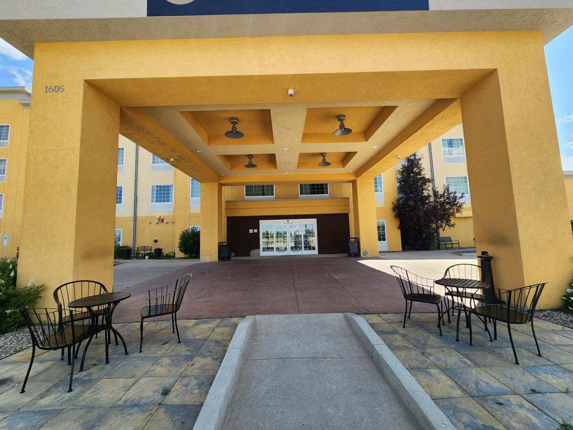 Highland Suites Minot Esterno foto