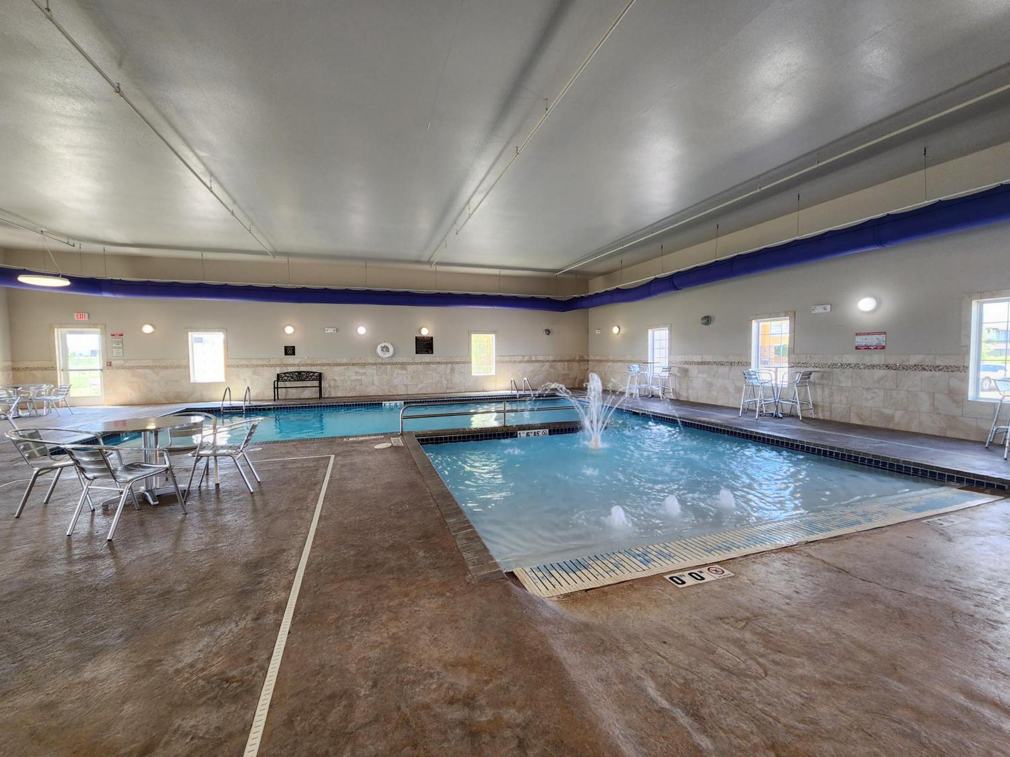 Highland Suites Minot Esterno foto